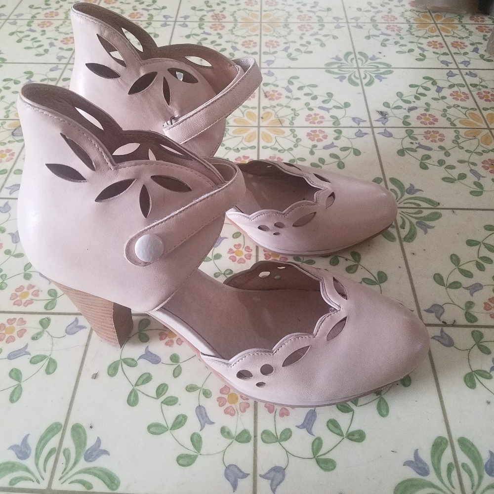 Miz Mooz Carlotta